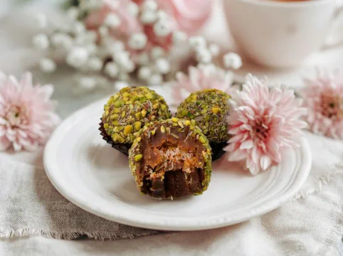 Ručně vyráběné brigadeiro s příchutí dubajská čokoláda